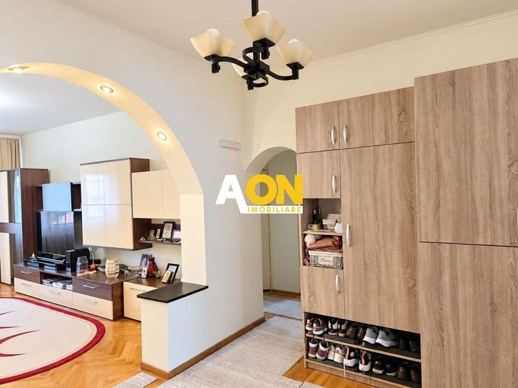 Apartament cu 4 camere decomandat, mobilat în Cetate