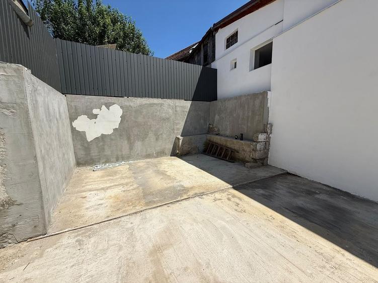 Apartament cu 2 camere semidecomandat în Brașovul Vechi