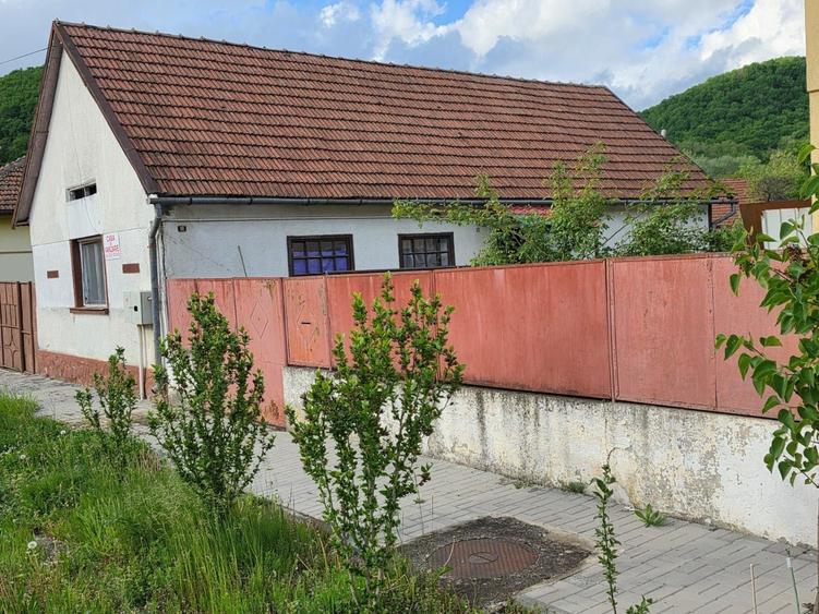 Casă cu 2 camere în Central