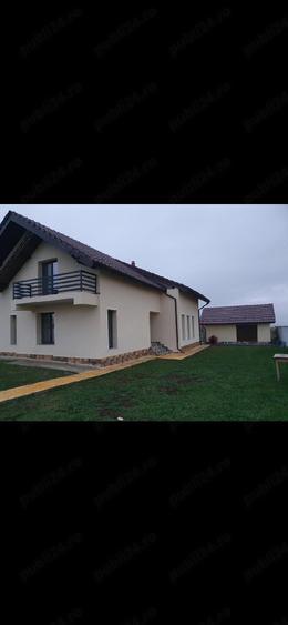 Casă cu Teren 1500 Mp în Preajba