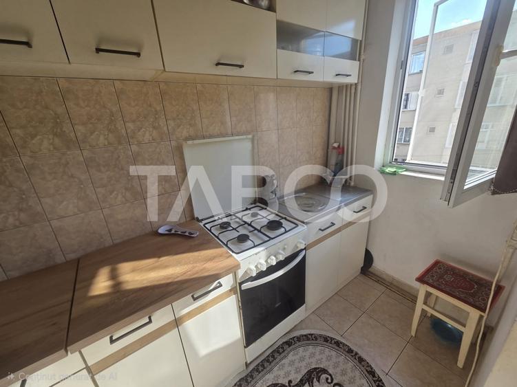 Apartament cu 3 camere semidecomandat, mobilat în Făgăraș