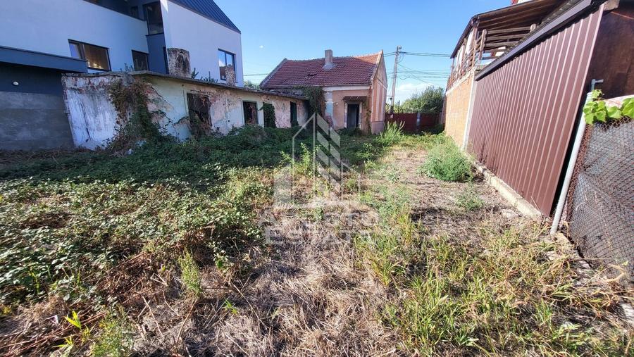 Casă individuală cu 5 camere cu Canalizare în Ghiroda