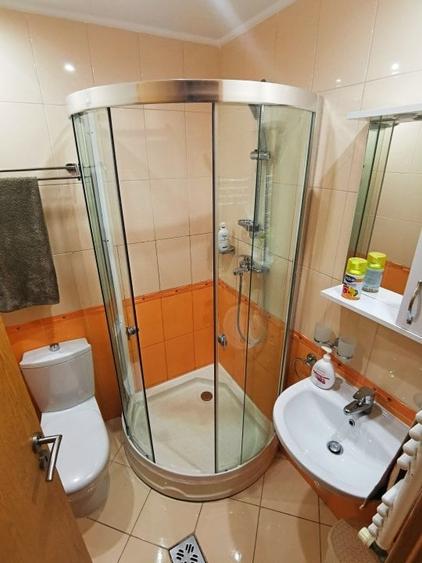 Apartament cu 3 camere decomandat, mobilat în Central