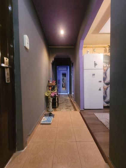 Apartament cu 3 camere decomandat în Sud
