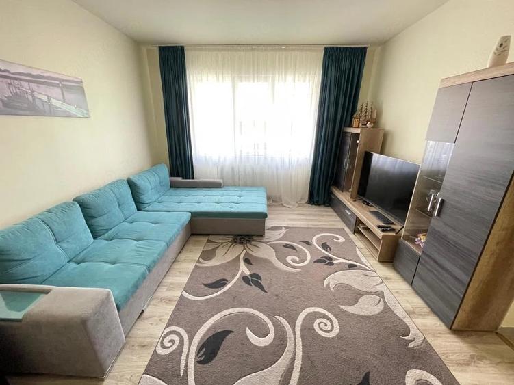 Apartament cu 3 camere decomandat în Ghiroda