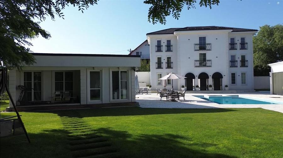 Casă individuală cu 6 camere cu Piscina în Sfântu Ilie