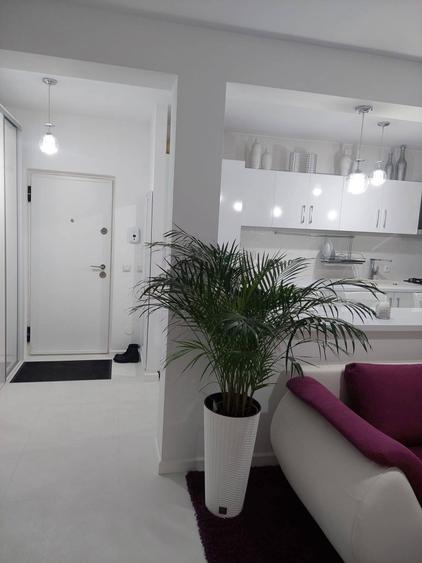 Apartament cu 2 camere semidecomandat, mobilat în Florești