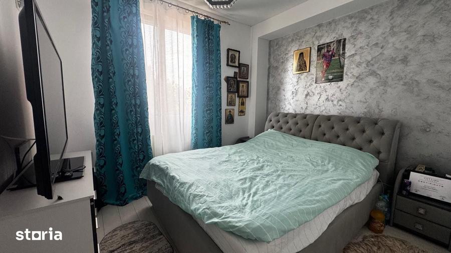 Apartament cu 3 camere decomandat în Roșu