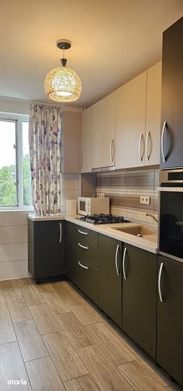 Apartament cu 3 camere decomandat în Titan