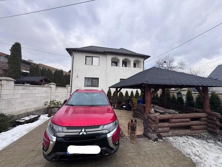 Casă individuală cu 4 camere cu Teren 813 Mp în Central