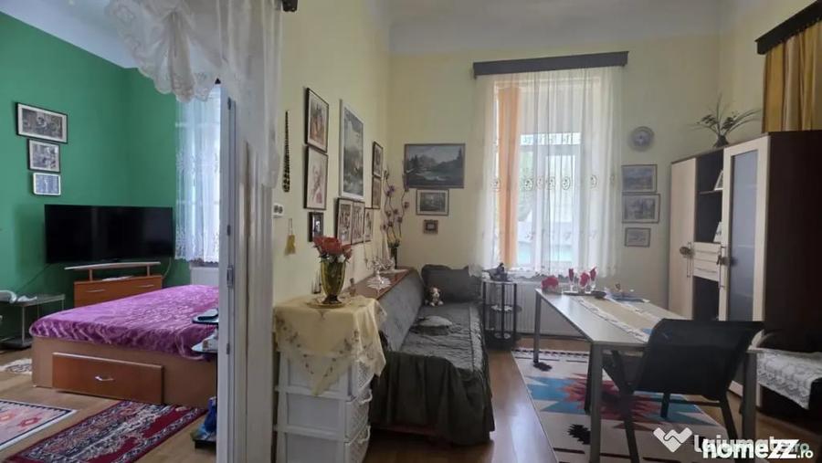 Apartament cu 5 camere decomandat în Armeneasca