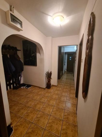 Apartament cu 3 camere decomandat în Cantacuzino
