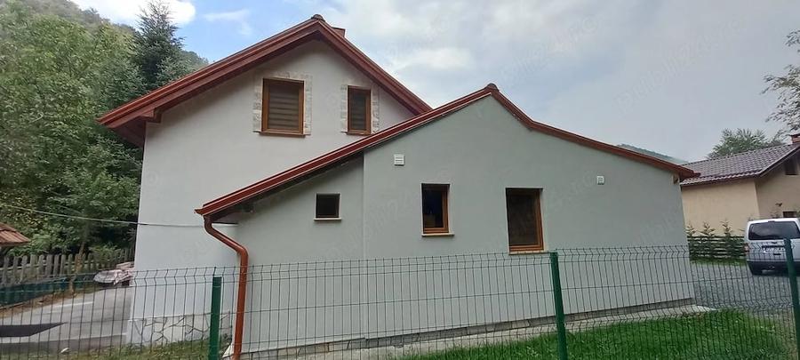Casă cu Teren 690 Mp în Moara de Pădure