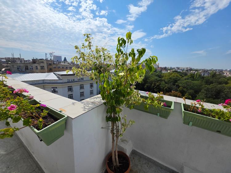 Apartament cu 3 camere semidecomandat în Cișmigiu