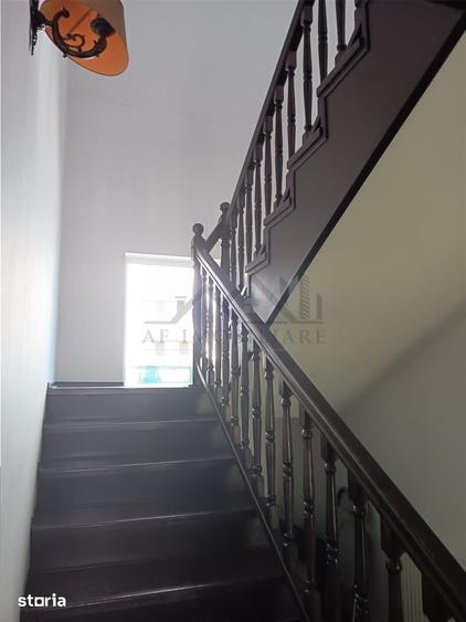 Casă cu 10 camere cu Teren 750 Mp în Rediu