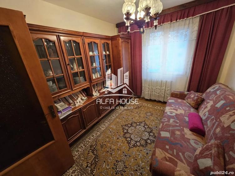 Apartament cu 3 camere semidecomandat în Micro II