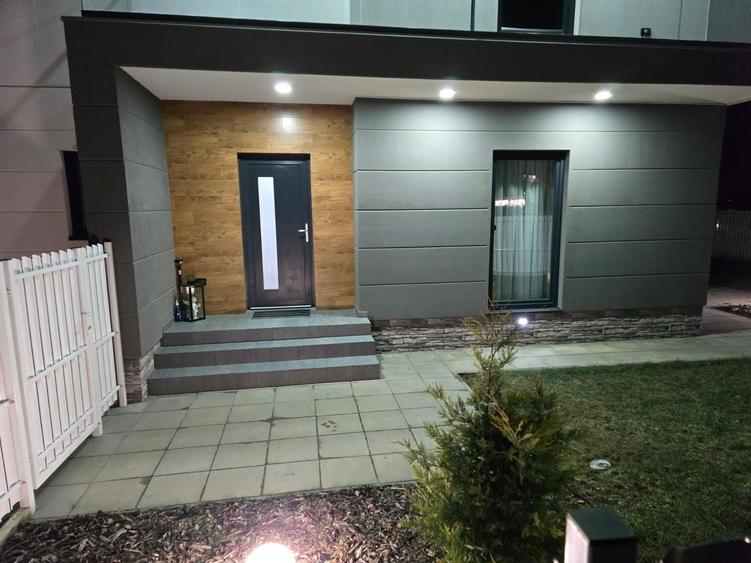 Duplex cu 4 camere cu Canalizare în Dumbrăvița