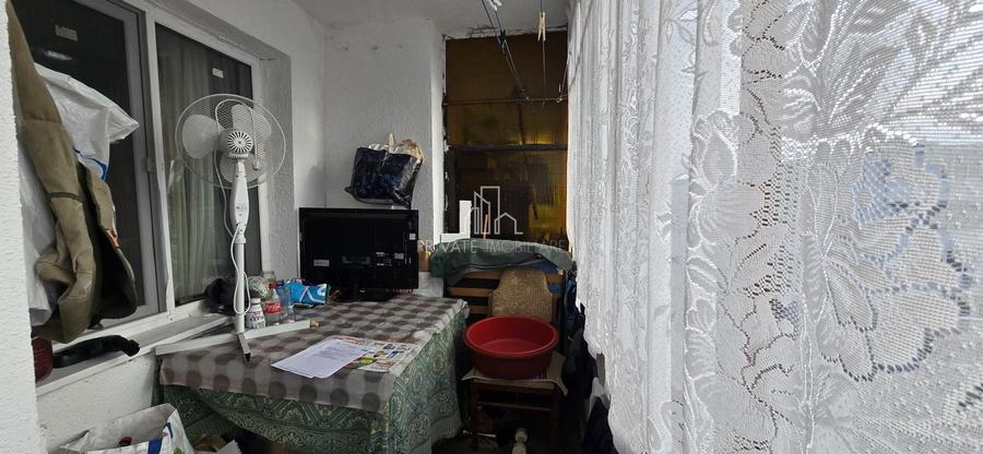Apartament cu 3 camere semidecomandat, mobilat în Est