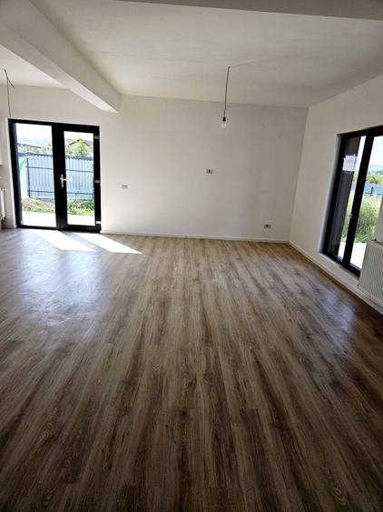 Casă individuală cu 3 camere cu Canalizare în Vișan
