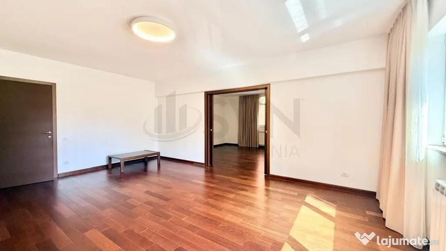 Apartament cu 4 camere decomandat în Polonă