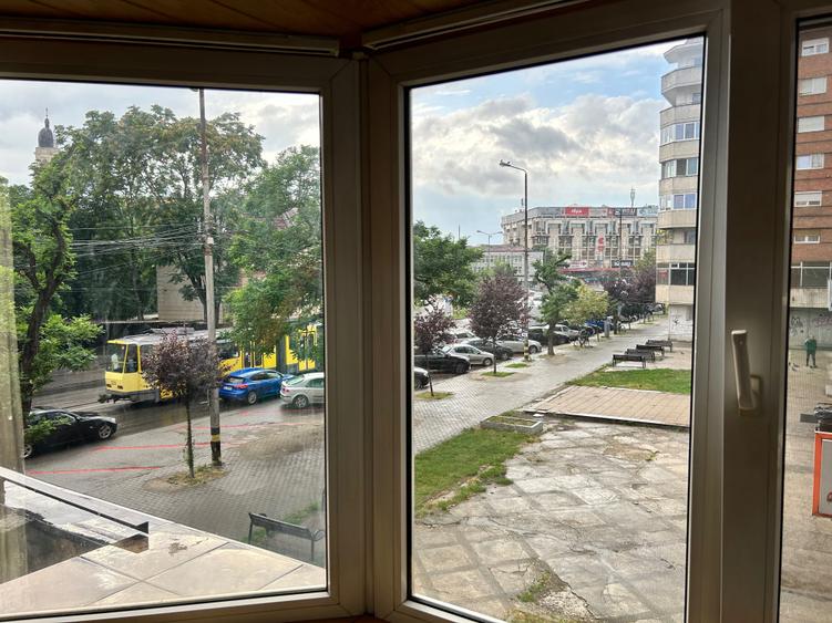 Apartament cu 2 camere decomandat în Central