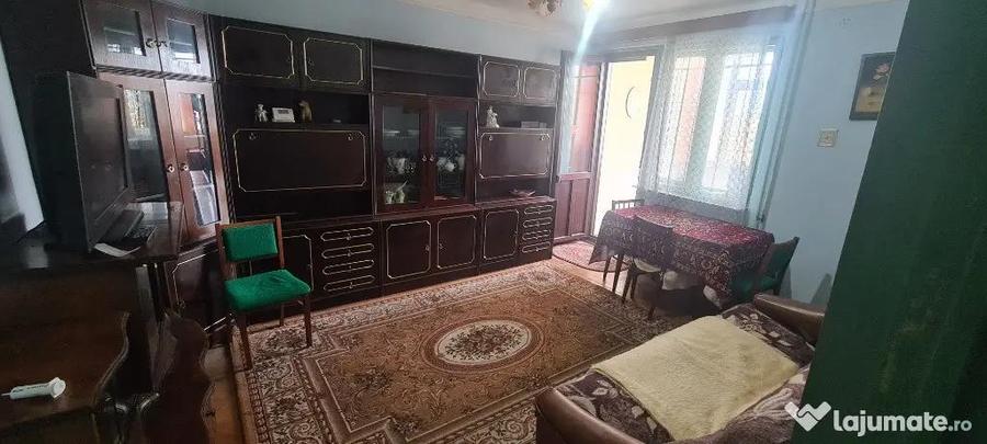 Apartament cu 2 camere decomandat în Podu Roș