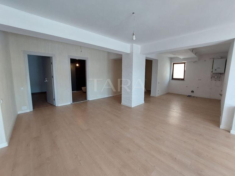 Apartament cu 4 camere semidecomandat în Vest