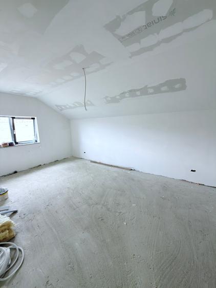 Casă individuală cu 5 camere cu Teren 500 Mp în Central