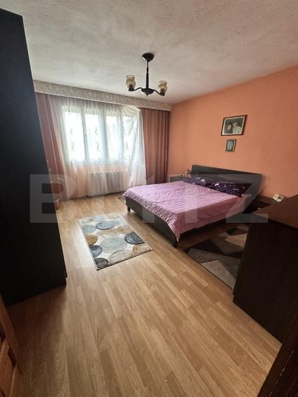 Casă individuală cu 10 camere cu Canalizare în Sud