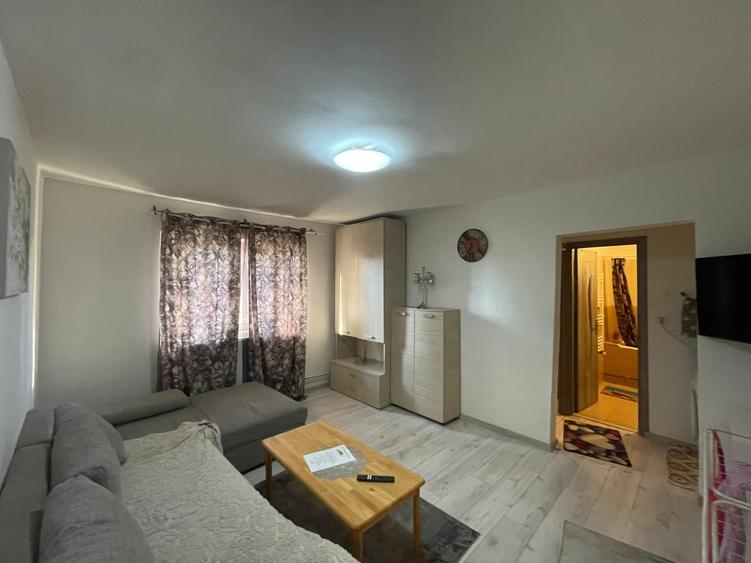Apartament cu 2 camere semidecomandat, mobilat în Complex Studențesc