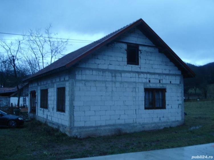 Apartament cu 3 camere decomandat în Șoimuș