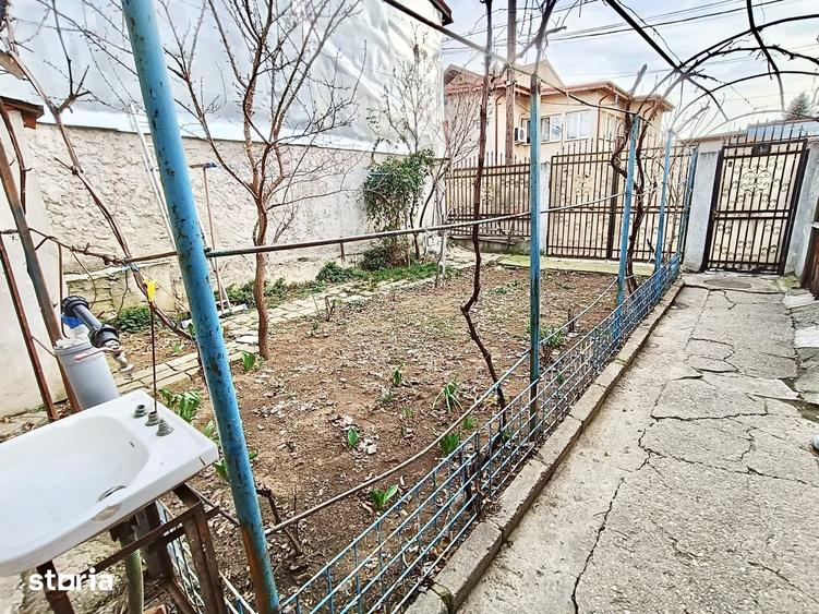 Casă cu 7 camere cu Teren 223 Mp în Militari