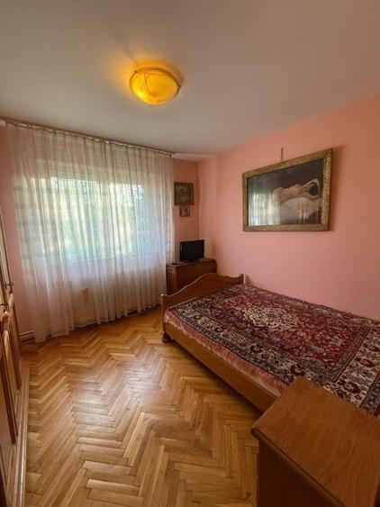 Apartament cu 3 camere semidecomandat, mobilat în Astra