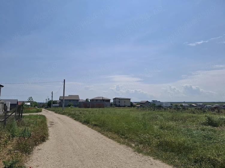 Teren de 5000 mp, în Lazu