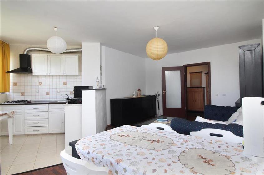 Apartament cu 2 camere semidecomandat, mobilat în Zorilor