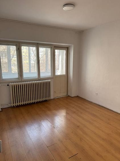 Apartament cu 3 camere decomandat în Colentina