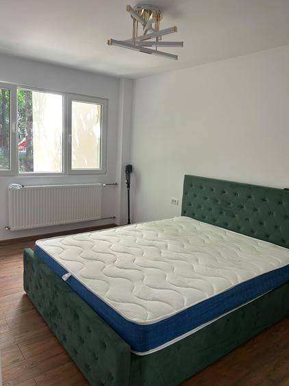Apartament cu 3 camere semidecomandat, mobilat în Berceni