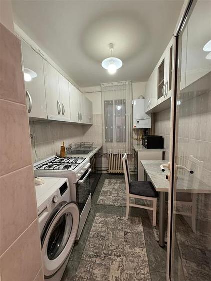 Apartament cu 2 camere semidecomandat, mobilat în Podu Roș