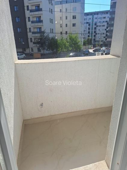 Proprietar inchiriez garsoniera cu loc de parcare.