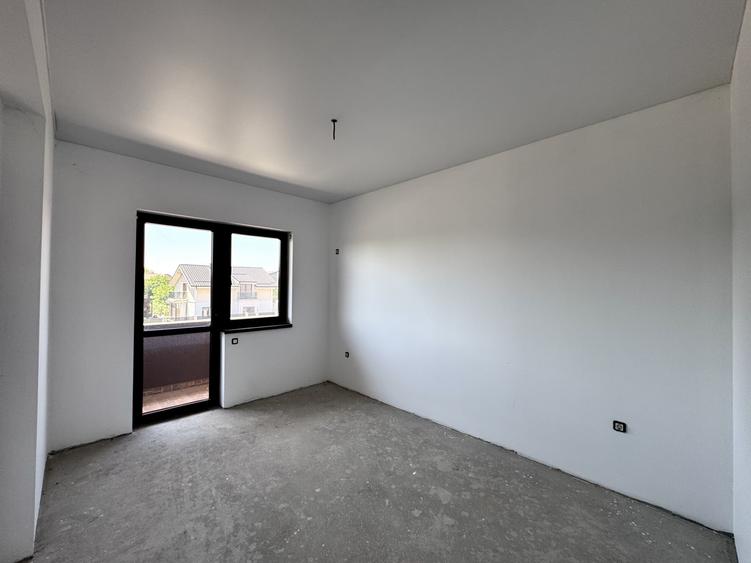 Duplex cu 4 camere cu Canalizare în Domnești
