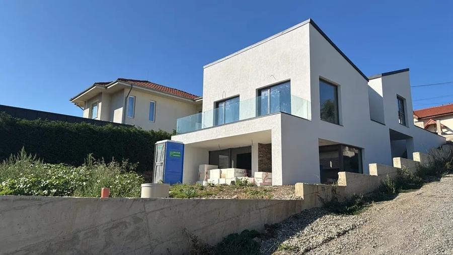 Duplex cu 5 camere cu Canalizare în Chinteni