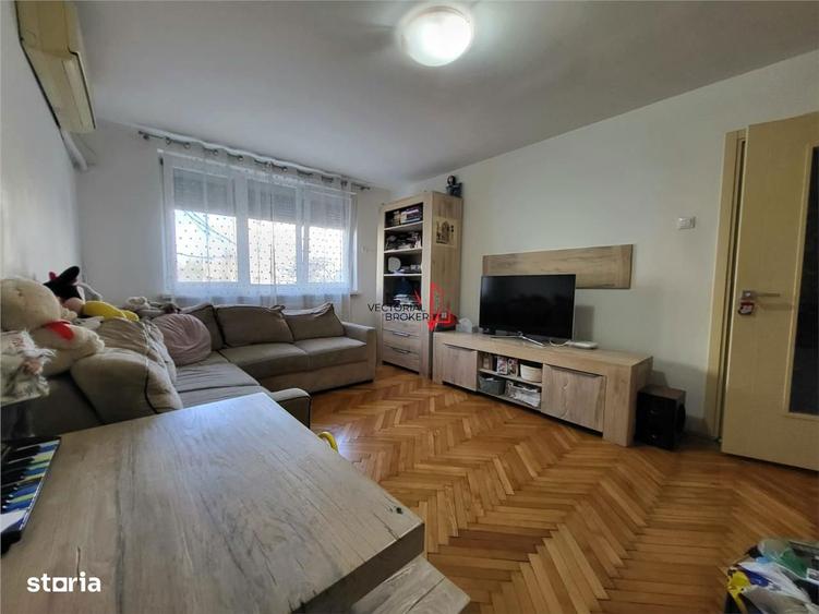 Apartament cu 3 camere semidecomandat, mobilat în Titan — fotografia 1