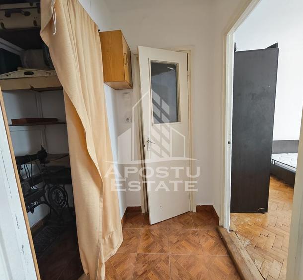 Apartament cu 2 camere semidecomandat în Cetății