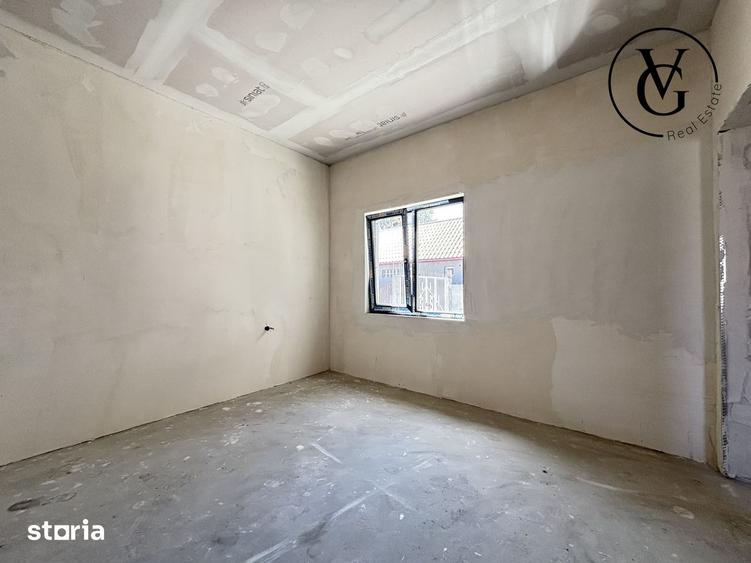 Casă cu 4 camere semidecomandat cu Teren 220 Mp în Central