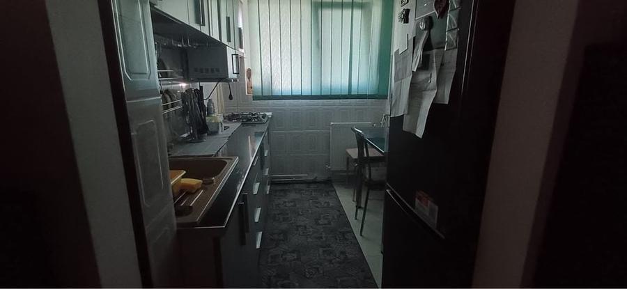 Apartament cu 3 camere decomandat în Micro 6