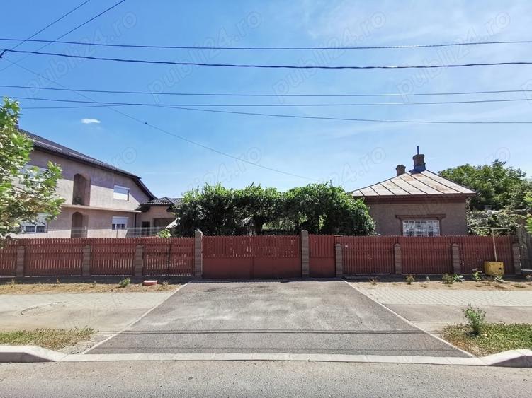Casă cu 5 camere cu Teren 4365 Mp în Vidra