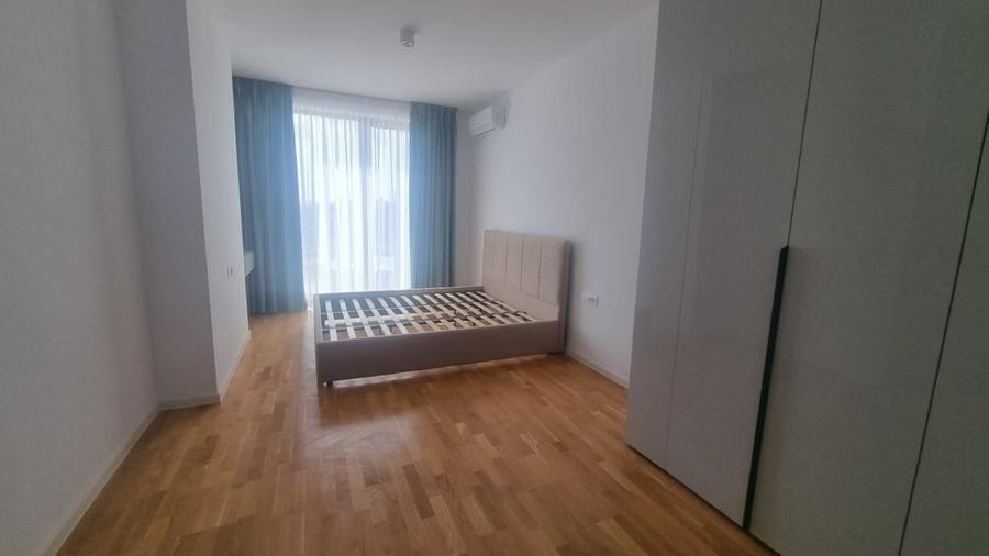Apartament cu 4 camere decomandat în Băneasa