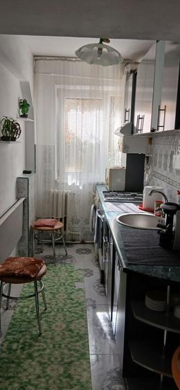 Apartament cu 3 camere semidecomandat în Exterior Vest