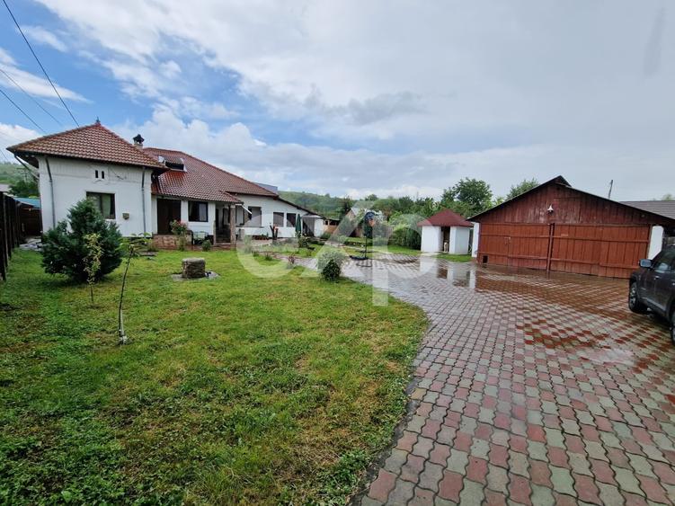 Casă individuală cu 4 camere cu Piscina în Răzvad