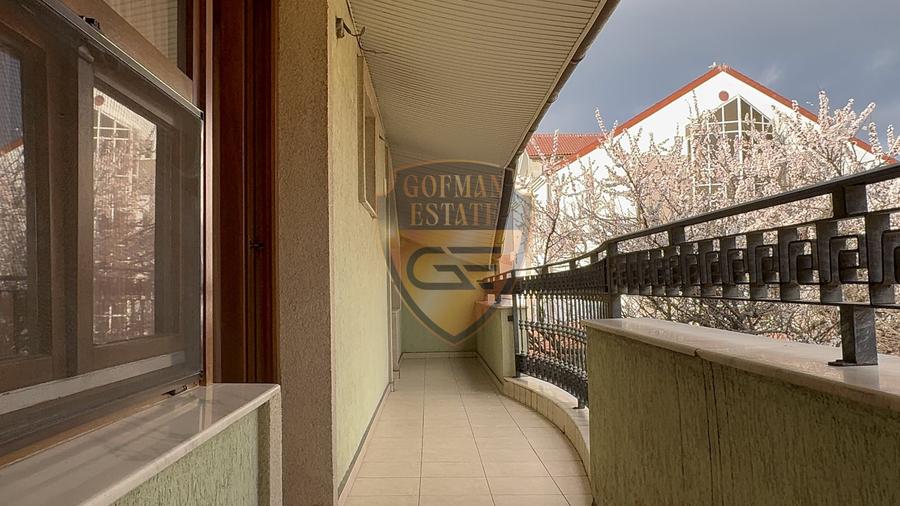 Apartament cu 4 camere decomandat, mobilat în Trocadero